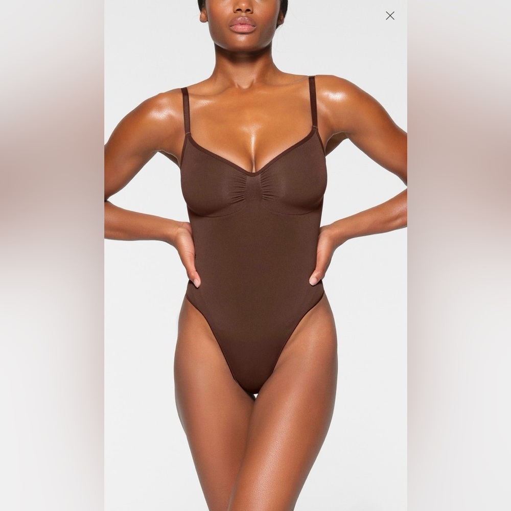NWOT SKIMS Seamless Sculpt Thong Bodysuit